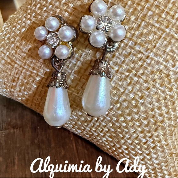 Alquimia Pearl and Silver Earrings - Picture 1 of 1